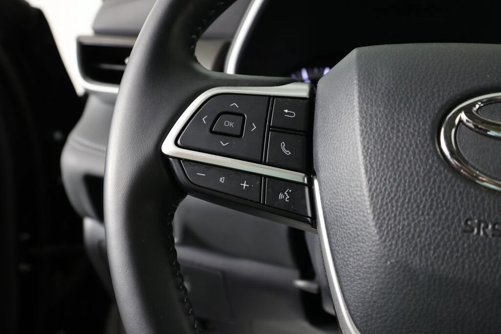 Used 2023 Toyota Highlander XLE AWD/4WD image 34