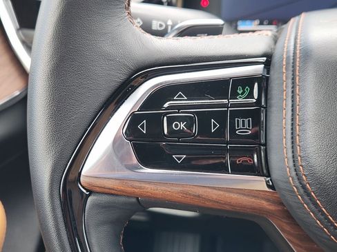 Used 2025 Jeep Grand Cherokee L Summit w/ Luxury Tech Group V AWD/4WD image 26