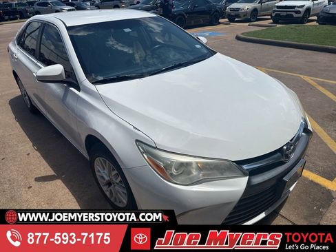 Used 2016 Toyota Camry LE FWD image 1
