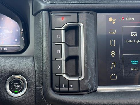 Used 2023 GMC Yukon Denali AWD/4WD image 17