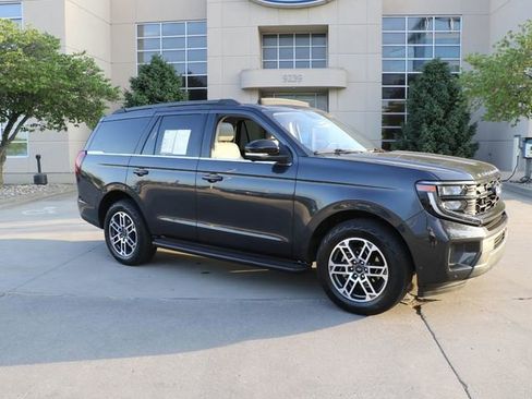 Used 2025 Ford Expedition Active AWD/4WD image 1