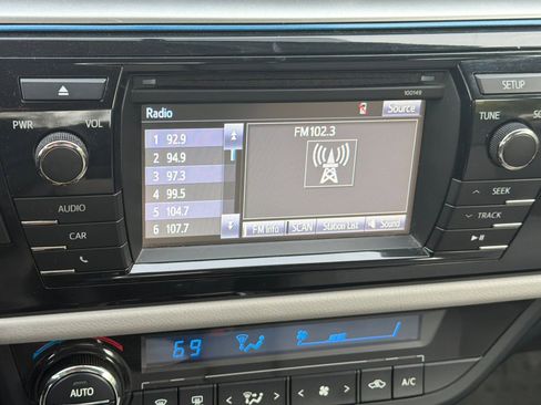 Used 2014 Toyota Corolla LE image 17