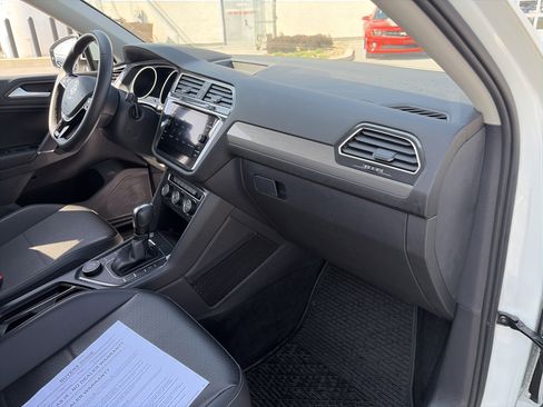 Used 2020 Volkswagen Tiguan SE w/ 3rd Row Seat Package image 32
