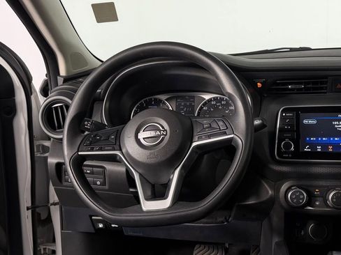 Used 2022 Nissan Kicks S image 16