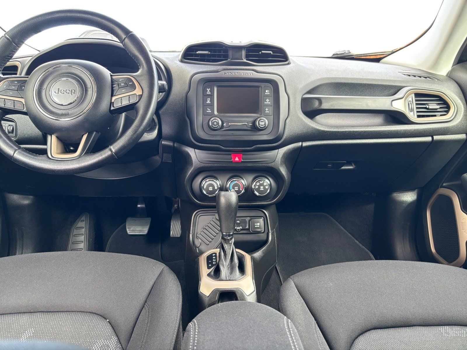 Used 2017 Jeep Renegade Latitude FWD image 14