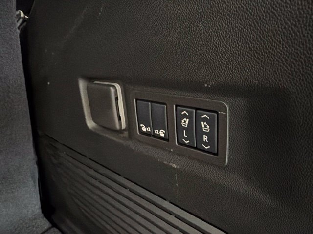 Used 2025 GMC Yukon Denali w/ Sun & Power Step Package AWD/4WD image 24