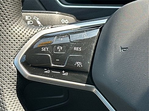 Certified 2024 Volkswagen Tiguan SE R-Line image 25