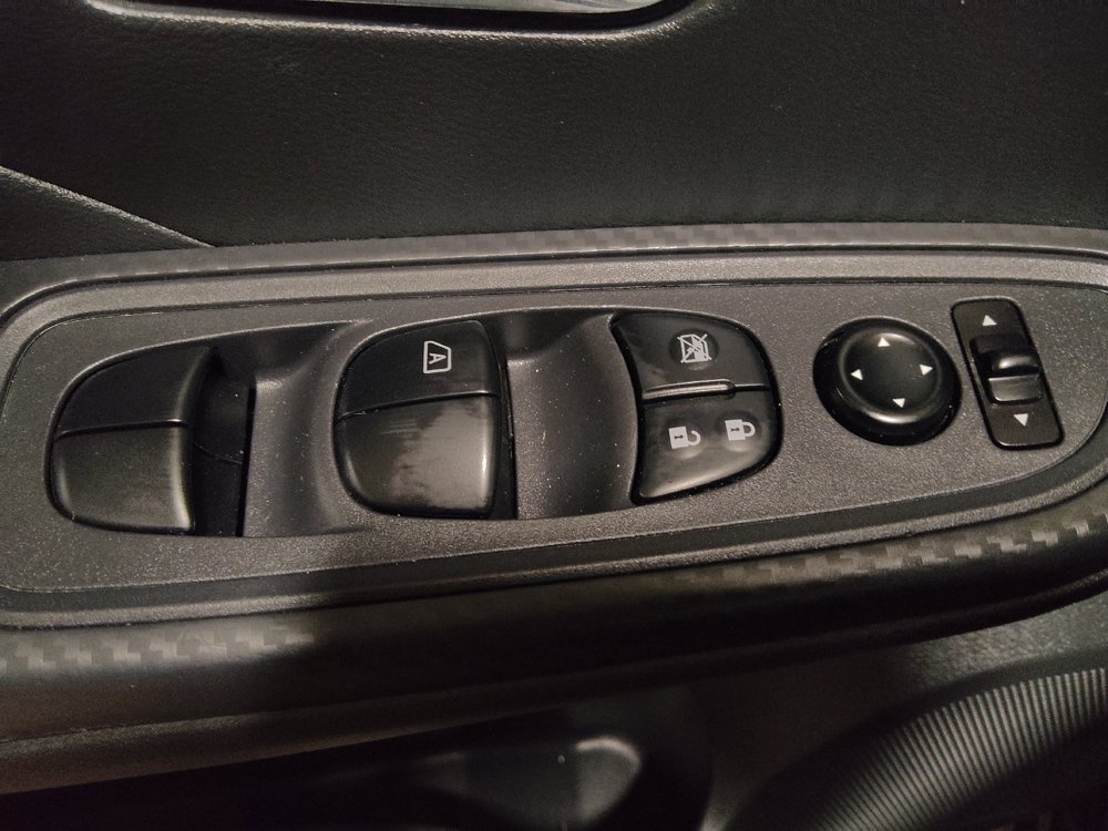 Used 2025 Nissan Versa SV FWD image 27
