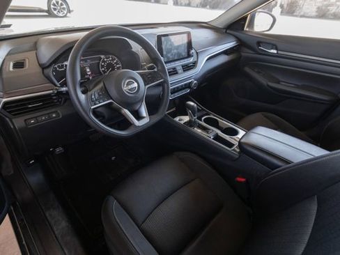 Used 2024 Nissan Altima 2.5 SV image 7