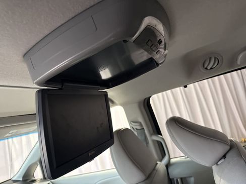 Used 2014 Toyota Sienna XLE image 13