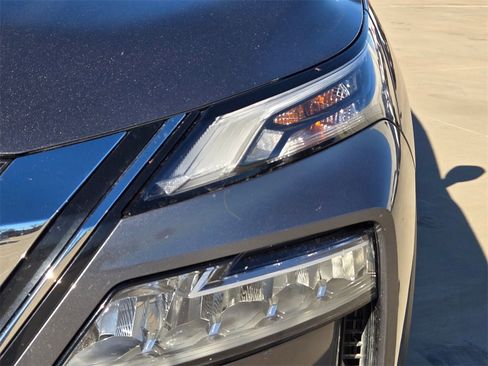 Used 2021 Nissan Rogue SV image 17