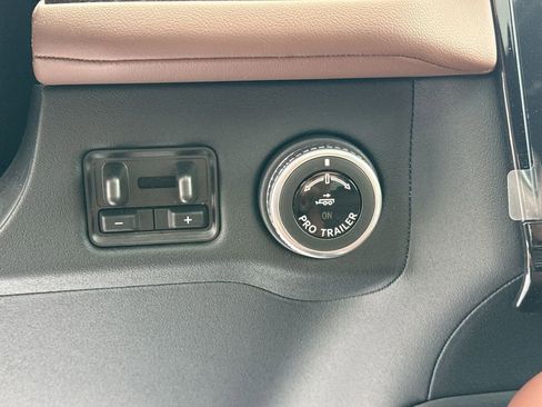 New 2026 Lincoln Navigator Reserve AWD/4WD image 19