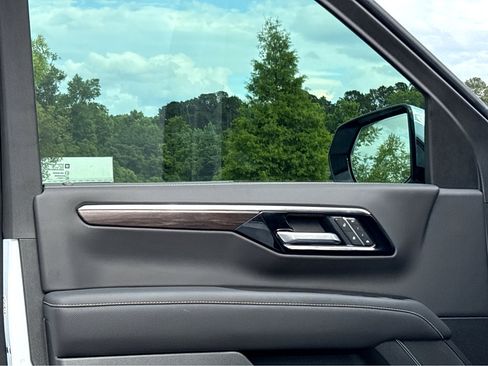 New 2026 Chevrolet Tahoe Premier w/ Sun And Tow Package AWD/4WD image 8