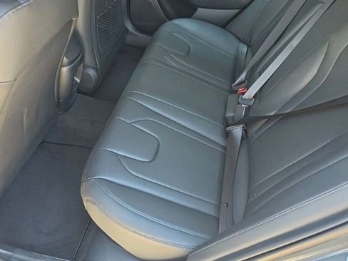 Used 2025 Hyundai Elantra Limited FWD image 13
