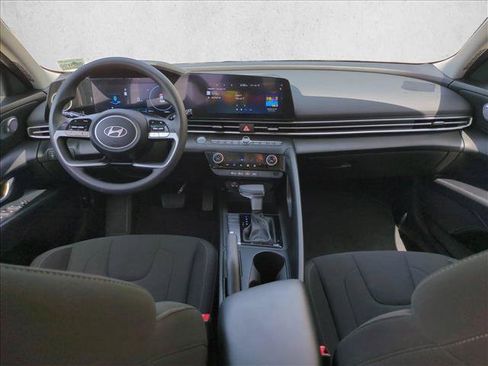 Used 2024 Hyundai Elantra SEL FWD image 16