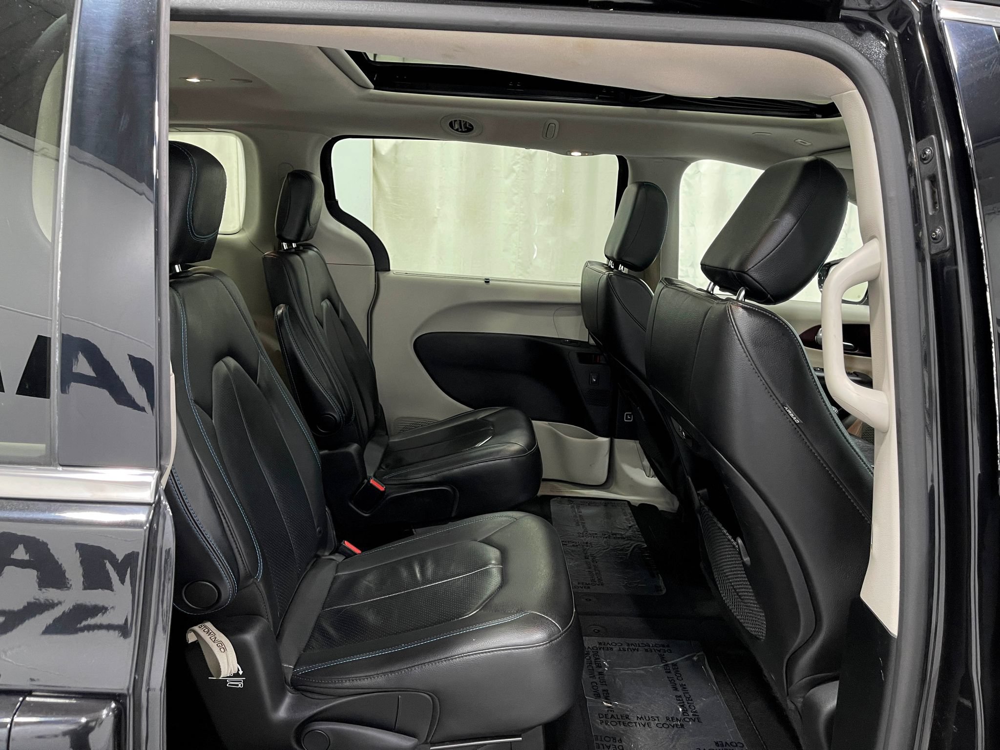 Used 2019 Chrysler Pacifica Limited FWD image 33