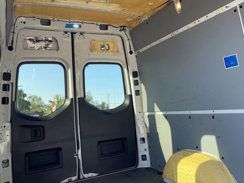 Used 2023 Mercedes-Benz Sprinter 2500 image 38