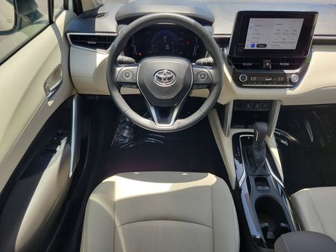 Used 2024 Toyota Corolla Cross XLE w/ Convenience Package AWD/4WD image 15