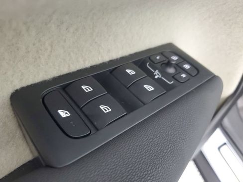 Certified 2026 Volvo XC40 B5 Plus AWD/4WD image 22