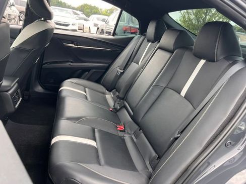 Used 2025 Toyota Camry SE w/ Convenience Package FWD image 18
