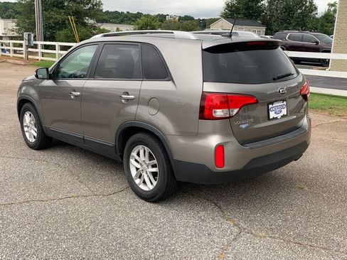 Used 2014 Kia Sorento LX w/ Premium Package FWD image 7
