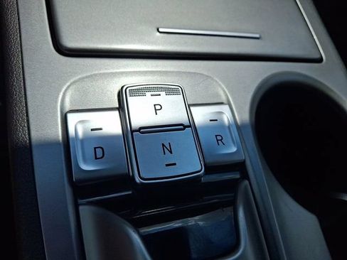 Used 2023 Hyundai Kona SE FWD image 16