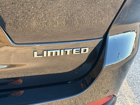 Used 2022 Jeep Grand Cherokee L Limited image 9