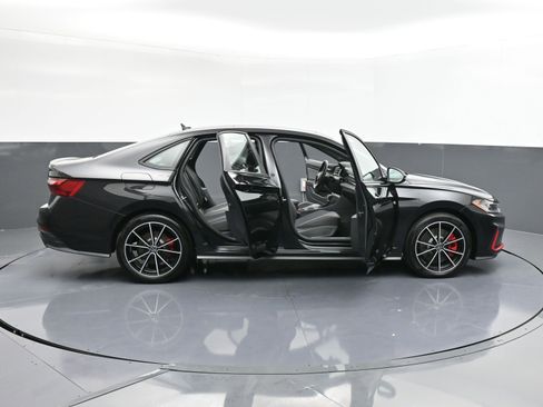 Used 2025 Volkswagen Jetta GLI Autobahn image 40