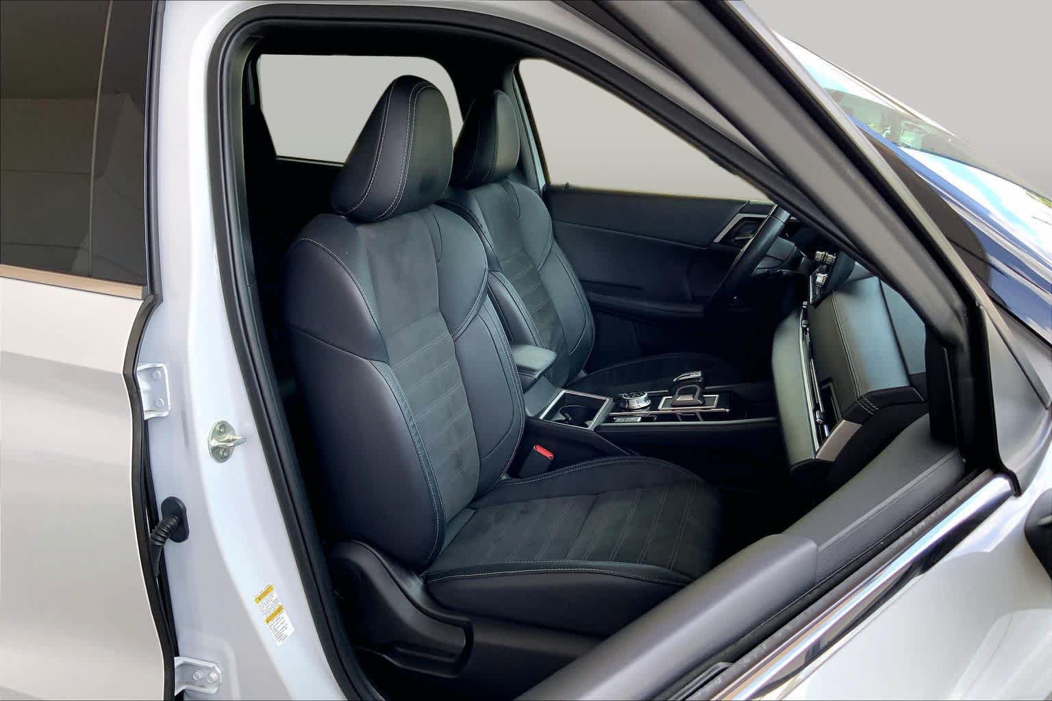 Used 2023 Mitsubishi Outlander SE Black Edition AWD/4WD image 9