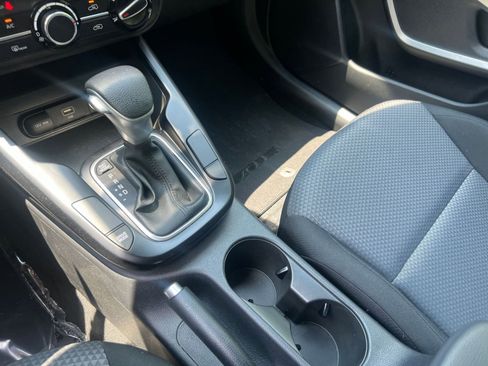Used 2025 Kia Soul LX w/ LX Technology Package FWD image 36