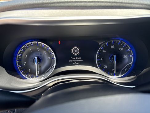 Used 2024 Chrysler Pacifica Pinnacle FWD image 21