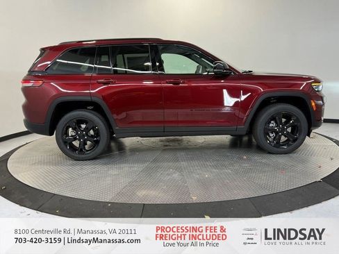 New 2025 Jeep Grand Cherokee Altitude image 3