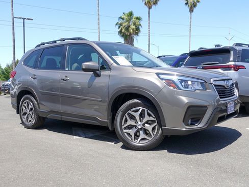 Used 2020 Subaru Forester Premium AWD/4WD image 4