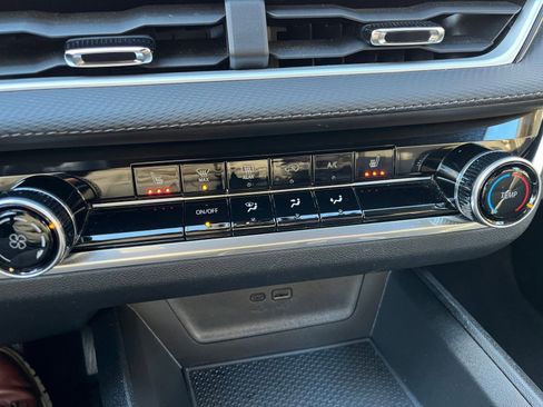 Used 2025 Chevrolet Equinox LT image 24