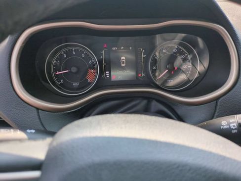 Used 2014 Jeep Cherokee Latitude FWD image 12