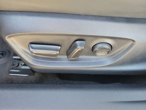 Used 2023 Toyota Camry SE image 17