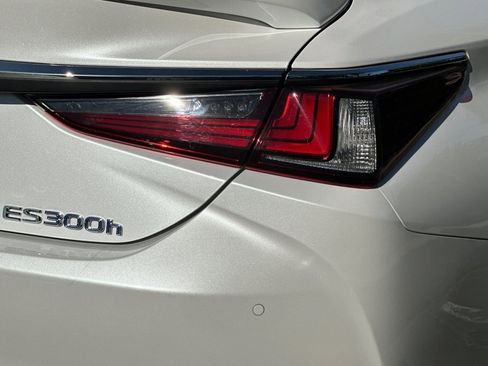 Certified 2022 Lexus ES 300h ES 300h w/ Premium Package image 12