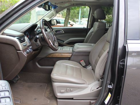 Used 2018 GMC Yukon Denali w/ Denali Ultimate Package AWD/4WD image 22