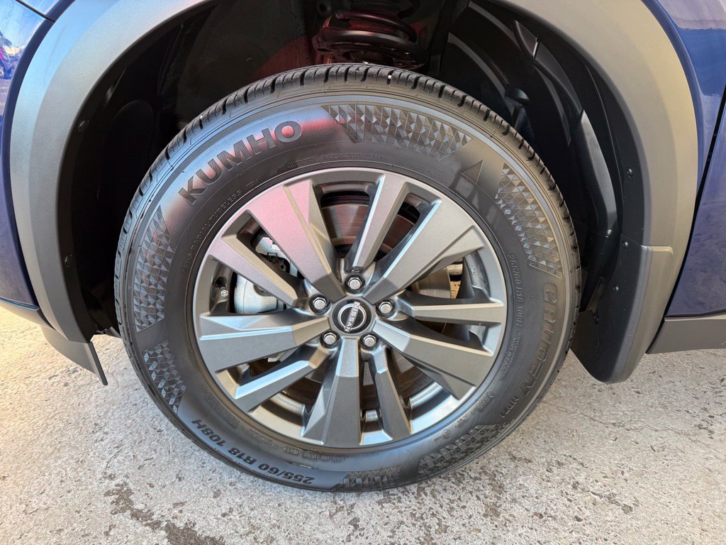 Used 2024 Nissan Pathfinder SV AWD/4WD image 11