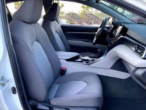 Used 2022 Toyota Camry LE image 8