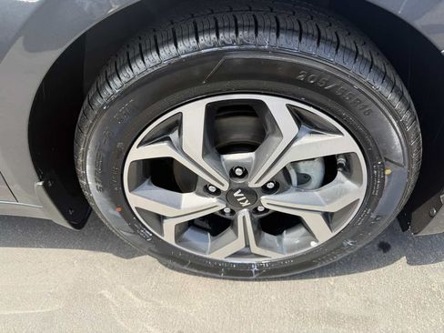 Used 2020 Kia Forte LXS FWD image 7