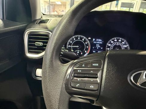 Used 2021 Hyundai Venue SE FWD image 11