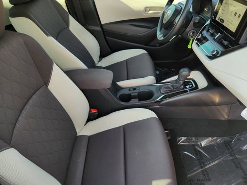 Used 2025 Toyota Corolla LE image 15