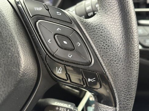 Used 2019 Toyota C-HR XLE image 17