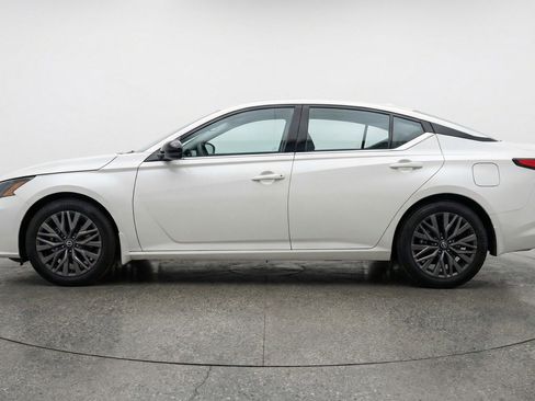 Used 2025 Nissan Altima 2.5 SV image 4