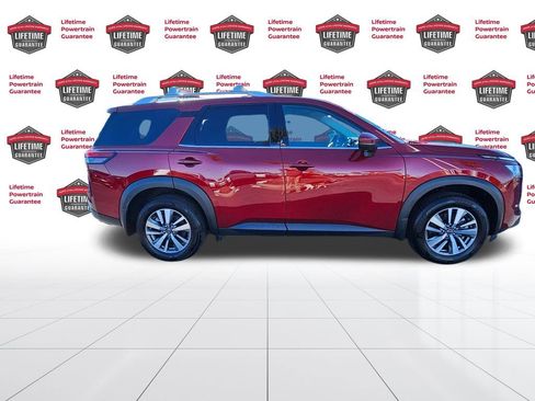Used 2024 Nissan Pathfinder SL w/ Black Appearance Package image 6