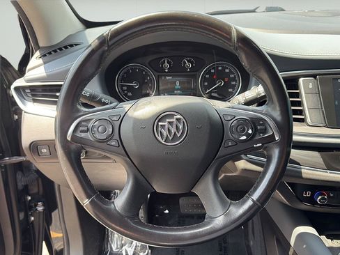 Used 2019 Buick Enclave Essence FWD image 11