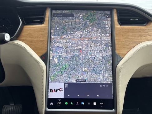 Used 2018 Tesla Model X 75D image 29