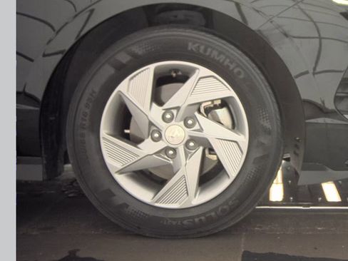Used 2025 Hyundai Sonata SE FWD image 14