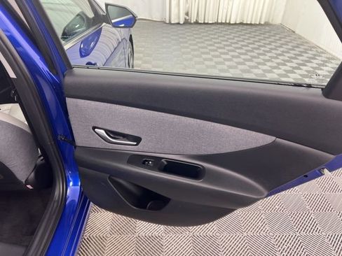 Used 2023 Hyundai Elantra Limited image 18